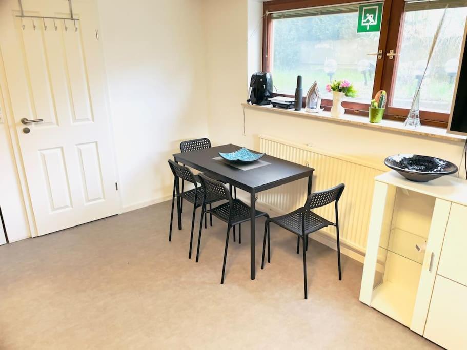 Apartment Modern Urban S-bahn 27qm For 6 Persons Mercedes-benz