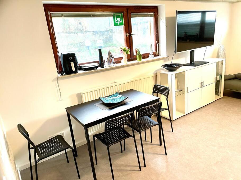 Apartment Modern Urban S-bahn 27qm For 6 Persons Mercedes-benz *